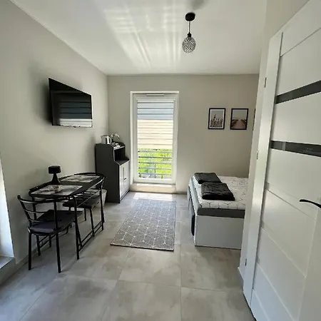 -noclegi Marki-pokoje Z Lazienkami-parking-ev-okolica Warszawy- Bed & Breakfast 3*