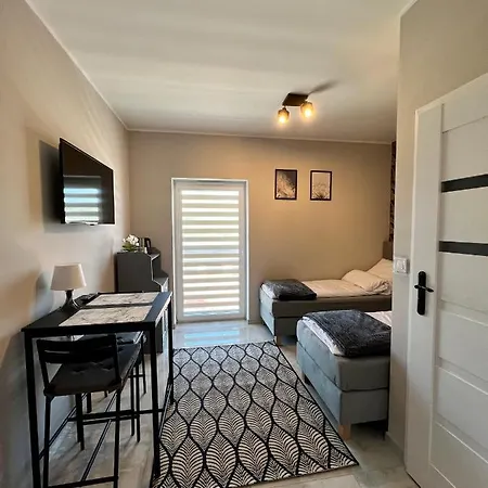 לינה וארוחת בוקר -noclegi Marki-pokoje Z Lazienkami-parking-ev-okolica Warszawy- מארקי