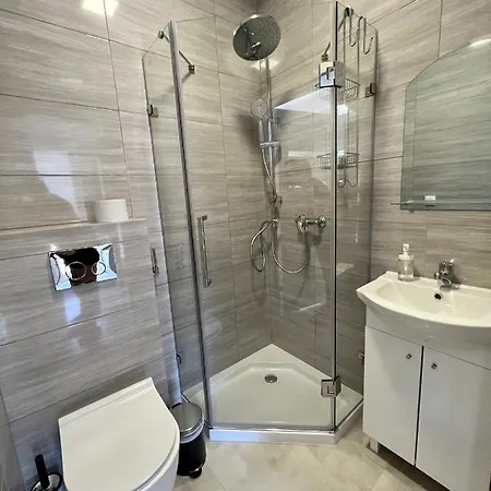 -noclegi Marki-pokoje Z Lazienkami-parking-ev-okolica Warszawy- Bed & Breakfast 3*