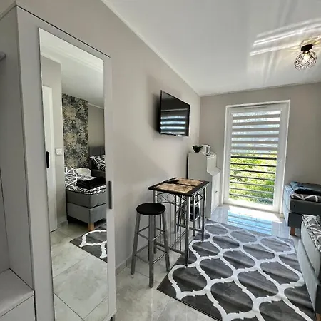 -noclegi Marki-pokoje Z Lazienkami-parking-ev-okolica Warszawy- Nocleg ze śniadaniem 3*