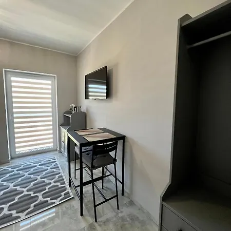 -noclegi Marki-pokoje Z Lazienkami-parking-ev-okolica Warszawy- לינה וארוחת בוקר 3*