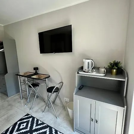 -noclegi Marki-pokoje Z Lazienkami-parking-ev-okolica Warszawy- Nocleg ze śniadaniem 3*