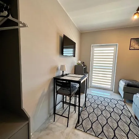 -noclegi Marki-pokoje Z Lazienkami-parking-ev-okolica Warszawy- Nocleg ze śniadaniem