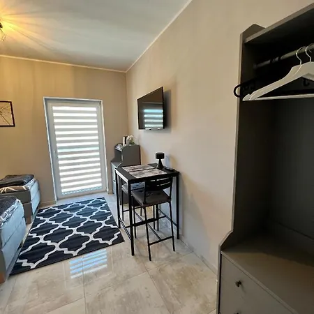 -noclegi Marki-pokoje Z Lazienkami-parking-ev-okolica Warszawy- לינה וארוחת בוקר 3*