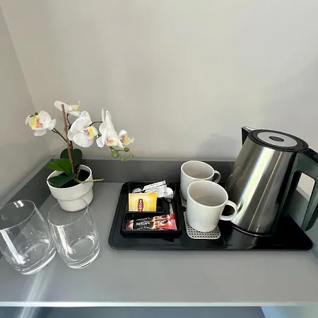 Nocleg ze śniadaniem -noclegi Marki-pokoje Z Lazienkami-parking-ev-okolica Warszawy- Marki (Wolomin)