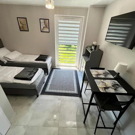 -noclegi Marki-pokoje Z Lazienkami-parking-ev-okolica Warszawy- Bed & Breakfast