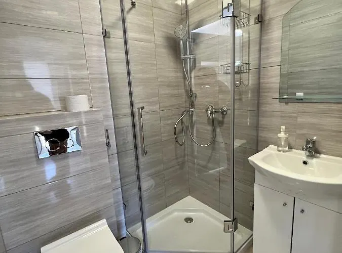 -noclegi Marki-pokoje Z Lazienkami-parking-ev-okolica Warszawy- Bed & Breakfast 3*