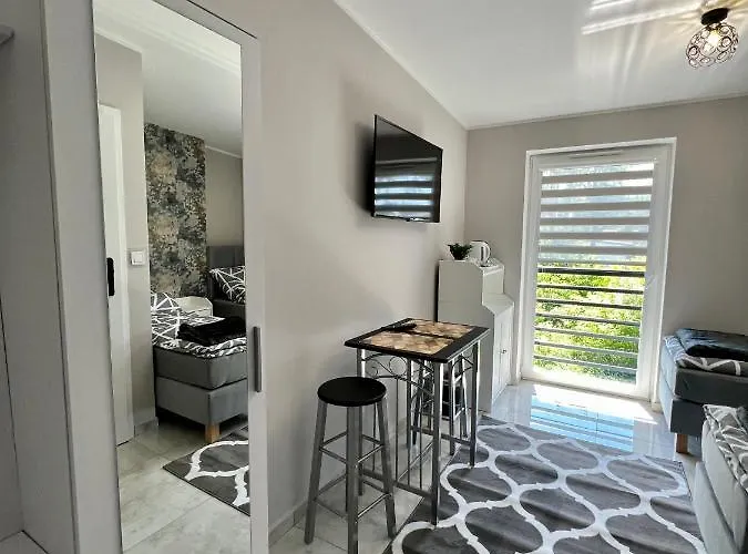 -noclegi Marki-pokoje Z Lazienkami-parking-ev-okolica Warszawy- Bed & Breakfast 3*