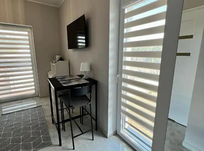 -noclegi Marki-pokoje Z Lazienkami-parking-ev-okolica Warszawy- Bed & Breakfast 3*