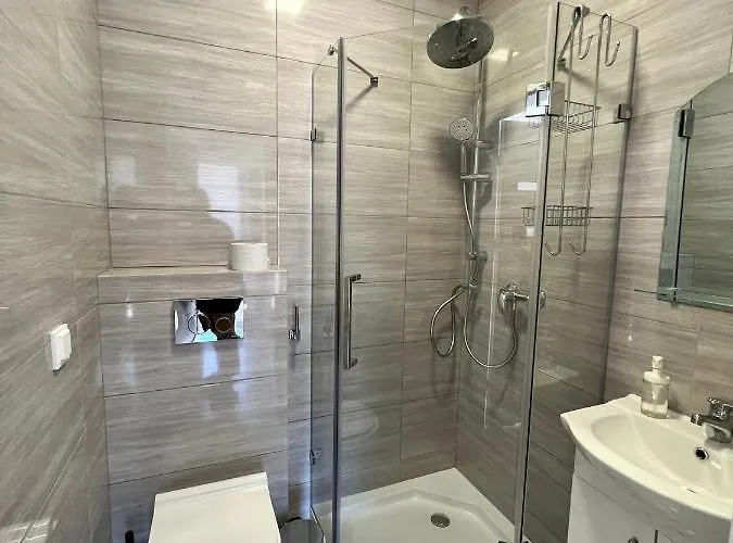 -noclegi Marki-pokoje Z Lazienkami-parking-ev-okolica Warszawy- Bed & Breakfast 3*