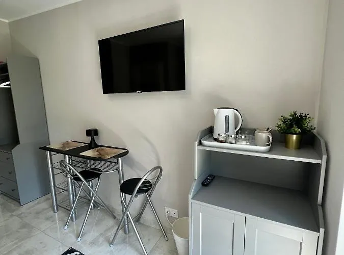 -noclegi Marki-pokoje Z Lazienkami-parking-ev-okolica Warszawy- Bed & Breakfast 3*