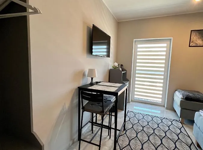 -noclegi Marki-pokoje Z Lazienkami-parking-ev-okolica Warszawy- Bed & Breakfast