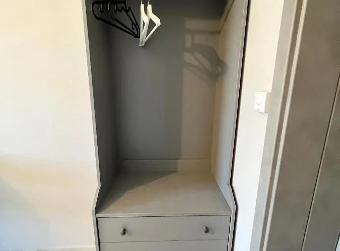 -noclegi Marki-pokoje Z Lazienkami-parking-ev-okolica Warszawy- Bed & Breakfast 3*