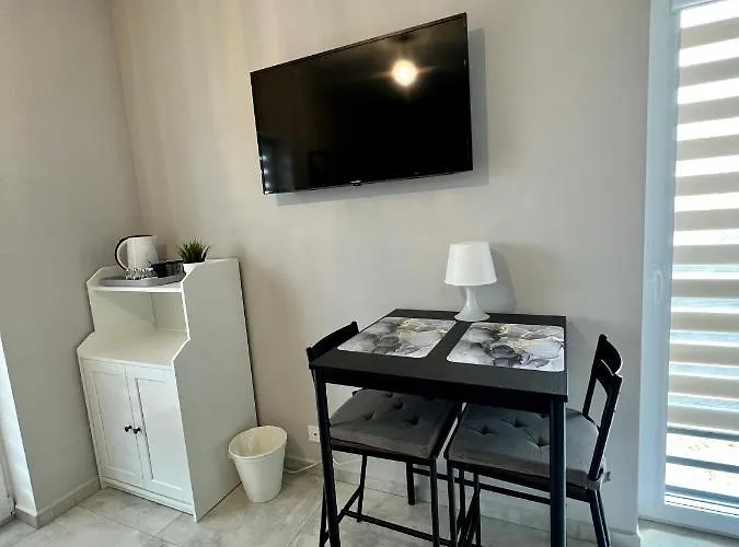 Bed & Breakfast -noclegi Marki-pokoje Z Lazienkami-parking-ev-okolica Warszawy- 3*