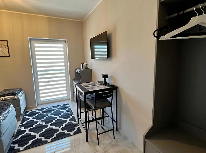 -noclegi Marki-pokoje Z Lazienkami-parking-ev-okolica Warszawy- Bed & Breakfast 3*